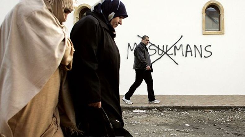 سهام الكراهية تصيب مسلمي فرنسا