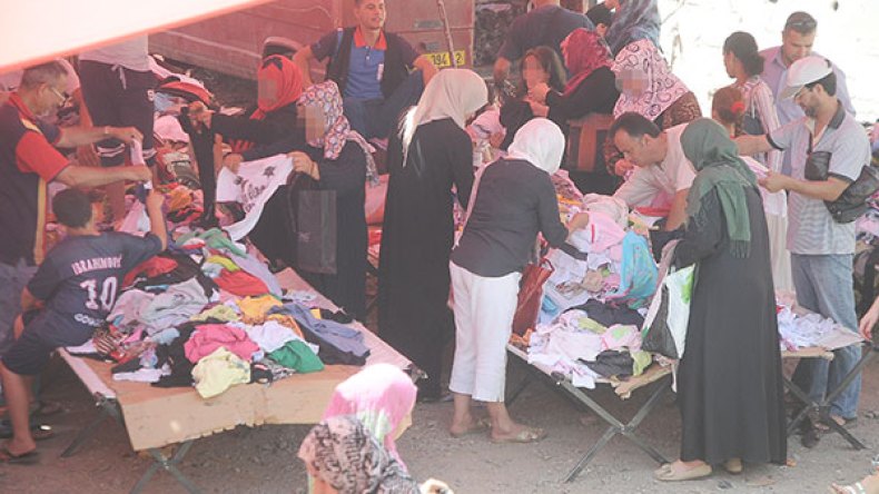 زوالية ينقبون عن فرحة العيد بين أكوام “الشيفون”