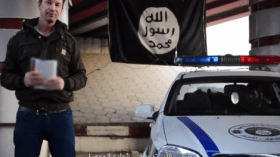 داعش يبث تسجيلاً دعائياً للرهينة كانتلي وهو يتجول في الموصل