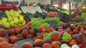 محلات بيع الخضر والفواكه تتحول إلى “صيدليات”