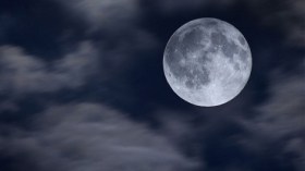 تحليل كيميائي يثبت أن القمر نشأ عن تصادم هائل