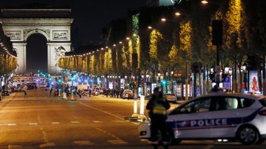 Fusillade aux Champs Elysées : Un mort et plusieurs blessés