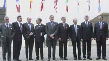 Le G7 s'ouvre sur fond de crise économique et financière