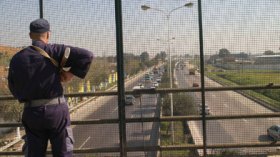 مواطنون يحاصرون مفرزة للحرس البلدي دخلتها عاهرتان متنكرتان