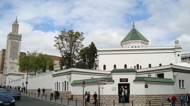 Les fidèles de la Grande Mosquée de Paris victimes de jet de pétards
