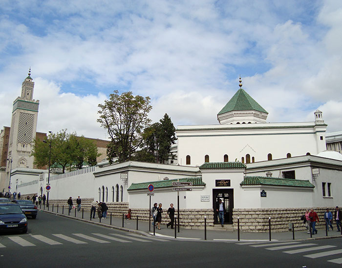 Les fidèles de la Grande Mosquée de Paris victimes de jet de pétards
