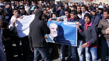 Police break up RCD protests in Algiers: Youth attack opposition politician Said Saadi