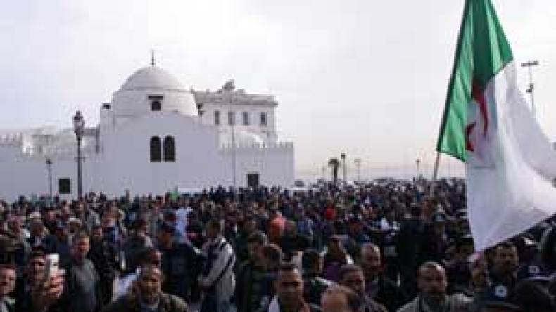 الحكومة تلتزم بمهلة 15 يوما لتلبية مطالب الحرس البلدي