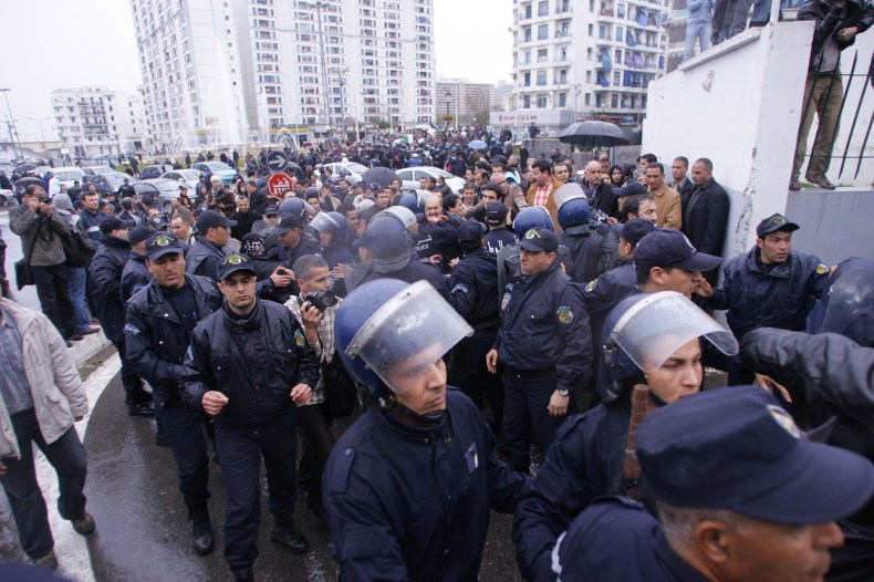 Marche du RCD empêchée à Alger