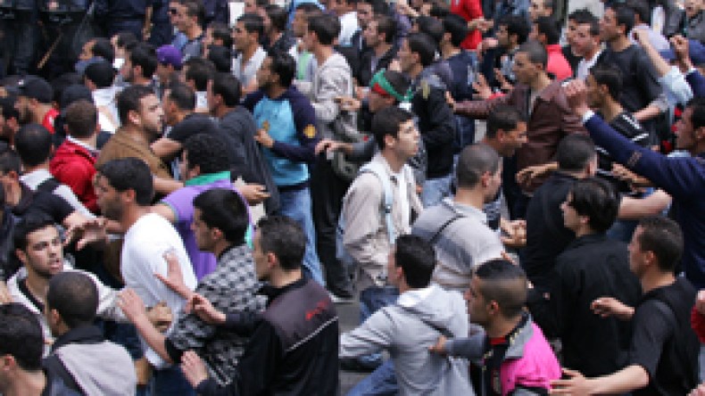 الطلبة يصعّدون ويمنعون حراوبية من دخول وزارته