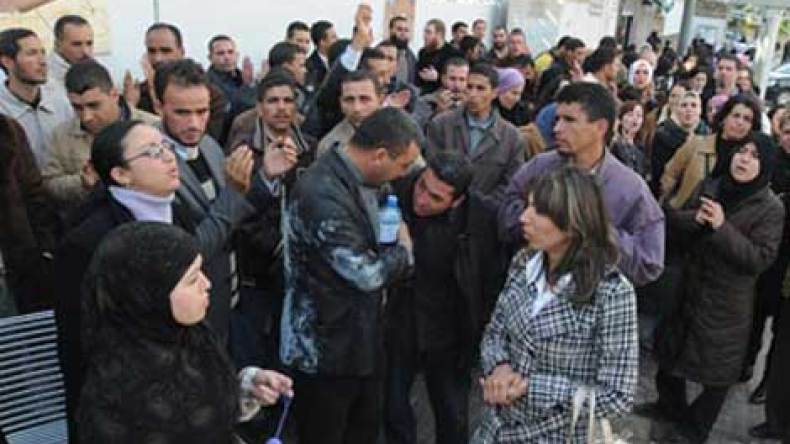 300 جامعي يهددون باعتصام وطني الأسبوع المقبل