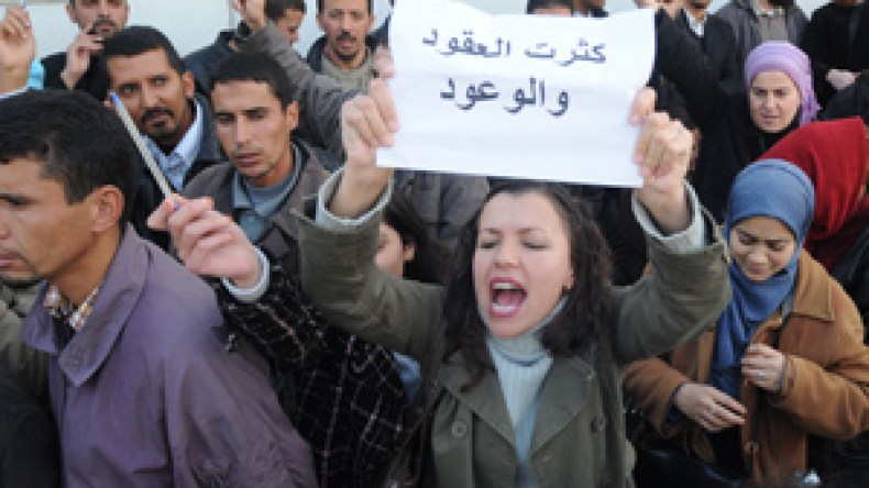 74 ألف معلم يعيشون ويتزوجون ويشترون مساكنهم وسياراتهم بـ ” الكريدي “