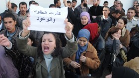 الأساتذة يهددون بمقاطعة الدروس الإضافية في حال خصم رواتبهم