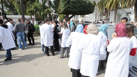 طلبة طب الأسنان يضربون عن الطعام بتيزي وزو