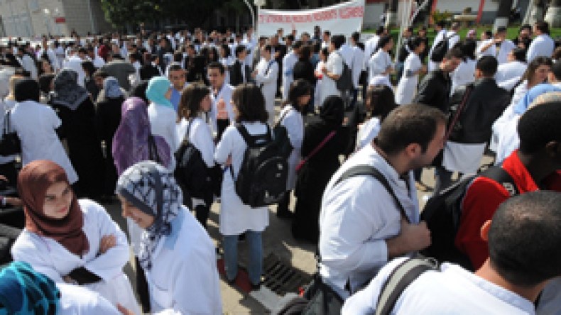 الأطباء المقيمون يمهلون ولد عباس24 ساعة قبل استئناف إضرابهم غدا