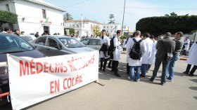 الممرّضون يلتحقون بإضراب الأطباء.. والمرضى رهينة بالمستشفيات