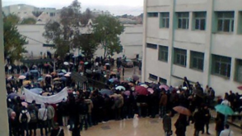 استمرار الإحتجاجات بالجامعات وتقليص العطلة الربيعية وارد