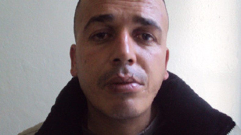 الشاب الذي أخاط شفتيه بقالمة في حالة خطيرة