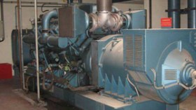 تجار‭ ‬توانسة‭ ‬يجتاحون‭ ‬سوق‭ ‬دبي‭ ‬بالعلمة‭ ‬لتهريب‭ ‬المولدات‭ ‬الكهربائية‭ ‬الى‭ ‬ليبيا