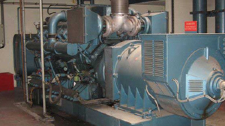 تجار‭ ‬توانسة‭ ‬يجتاحون‭ ‬سوق‭ ‬دبي‭ ‬بالعلمة‭ ‬لتهريب‭ ‬المولدات‭ ‬الكهربائية‭ ‬الى‭ ‬ليبيا