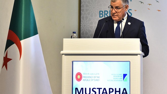 قيتوني يجتمع بمديريه ومسؤولي سوناطراك وسونلغاز