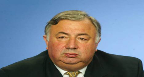 Guenaïzia reçoit l’ancien président du Sénat français