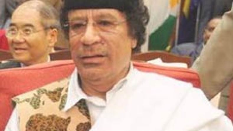 القذافي يعترف بانقلاب موريتانيا وأمريكا تلوح بسيف المساعدات