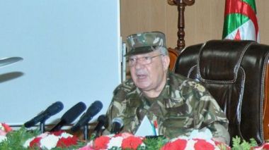 Gaid Salah: we look forward to rely on ourselves in the field of military industries