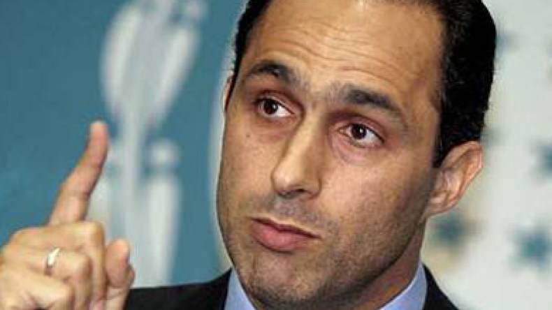 الدكتور البقال للشروق:جمال مبارك فر على متن طائرة أحمد عز بتغطية من القوات الجوية