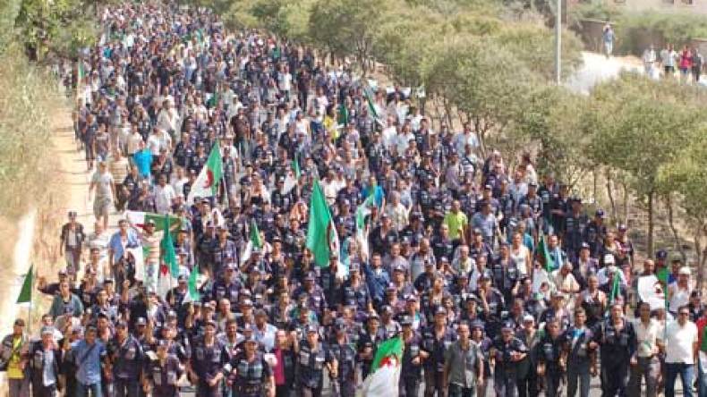 ‮”‬المسيرة‭ ‬الكبرى‭ ‬للحرس‭ ‬البلدي‭ ‬نحو‭ ‬العاصمة‭ ‬هذا‭ ‬الأسبوع‮”‬