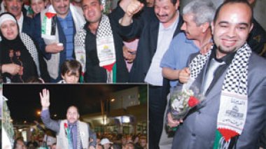The Algerians of Gaza-bound freedom flotilla receive hero's welcome in Algiers