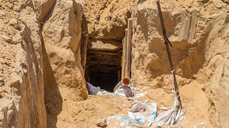 الجيش المصري يدمر أربعة أنفاق على الحدود مع غزة