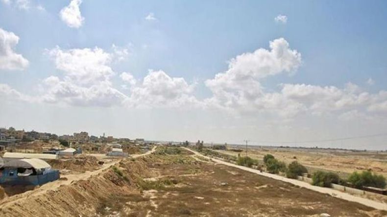 سلطات الاحتلال تشرع في بناء جدار إسمنتي على حدود غزة