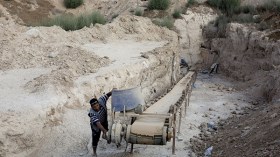 مقتل ثلاثة فلسطينيين اختناقاً داخل نفق في غزة