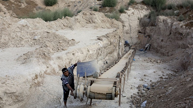 مقتل ثلاثة فلسطينيين اختناقاً داخل نفق في غزة