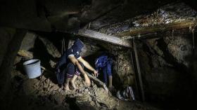 نجاة تسعة عمال فلسطينيين فُقدوا في انهيار نفق على حدود غزة