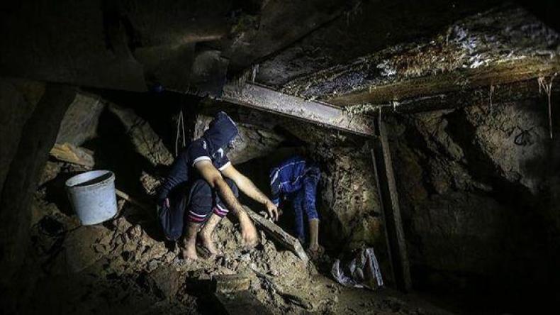 نجاة تسعة عمال فلسطينيين فُقدوا في انهيار نفق على حدود غزة