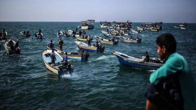 صيادو غزة يبحرون تسعة أميال بحرية لأول مرة منذ عشرة أعوام