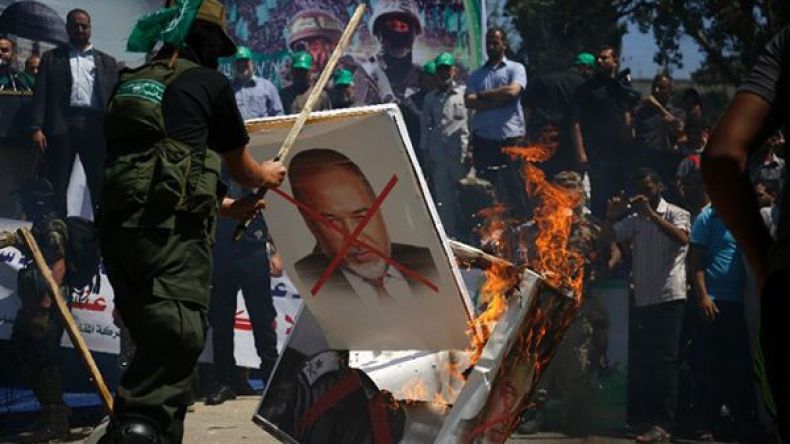 طائرات الاحتلال تشن غارتين على قطاع غزة