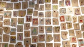 وجوه أطفال غزة وأحلامهم المهدورة معلقة على جدران في لندن