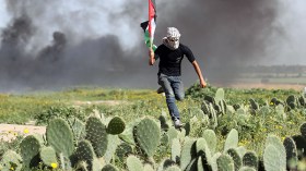 جيش الاحتلال يقصف هدفاً لحماس على حدود غزة