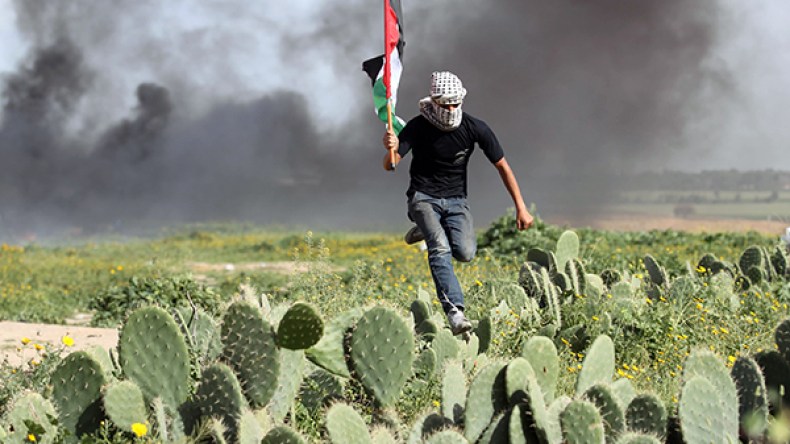 جيش الاحتلال يقصف هدفاً لحماس على حدود غزة