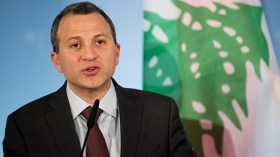 وزير خارجية لبنان يصف رئيس البرلمان بالبلطجي