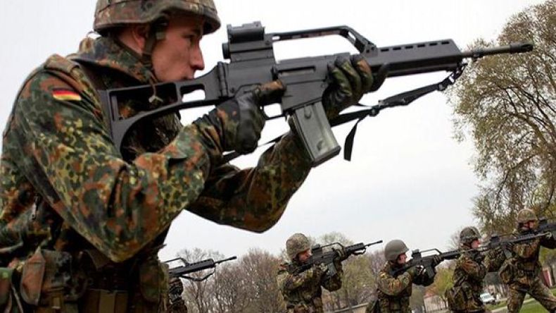 ألمانيا تسعى لإرسال 1200 جندي لمساعدة فرنسا في قتال “داعش”