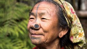 قبيلة هندية تشوه أنوف نسائها!