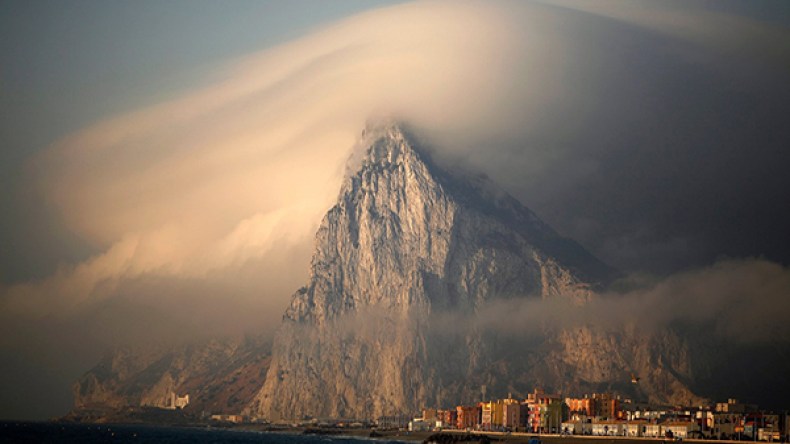 نواب بريطانيون: إسبانيا تختلق المشاكل بخصوص جبل طارق