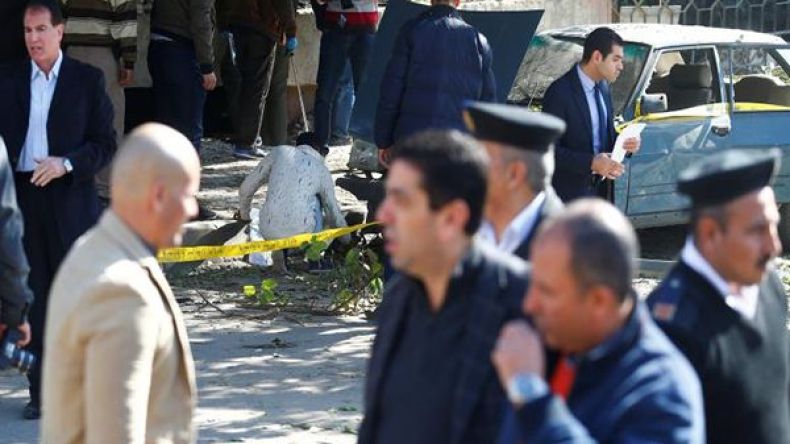 مقتل ستة من الشرطة المصرية في انفجار في الجيزة