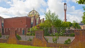 مساجد بريطانيا تفتح أبوابها لأتباع الديانات الأخرى