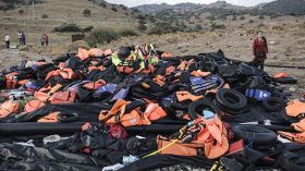 مصرع عشرة مهاجرين إثر غرق مركبهم في بحر إيجة