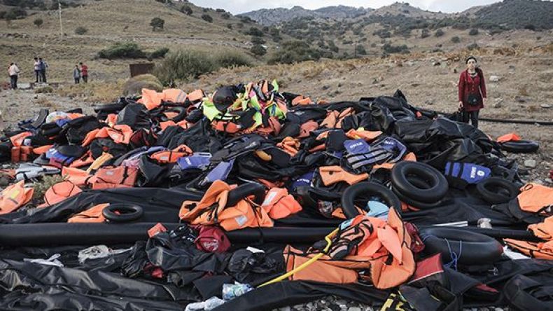 مصرع عشرة مهاجرين إثر غرق مركبهم في بحر إيجة